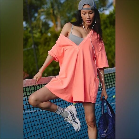 strapless open back dress Tiffany Pink Long Sleeve Mini Dress - US 6